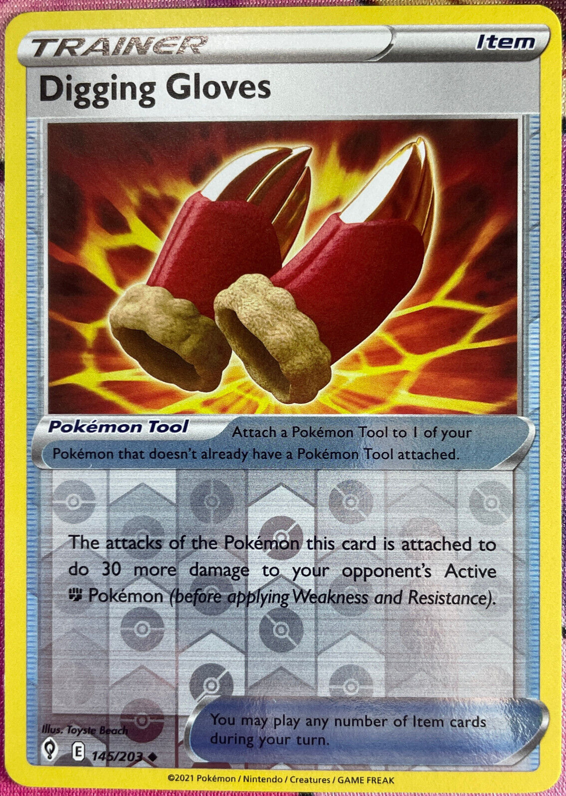 Digging Gloves Reverse Holo - 145/203 - Evolving Skies Pokemon 2021