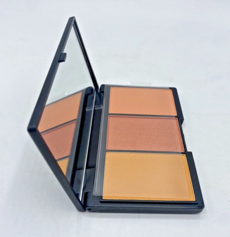 Elegante Rubor de Maquillaje por 3 Paleta Take a Cheeky Peek 367 Espejo Compacto Nuevo con Etiquetas Foto 2 de 4