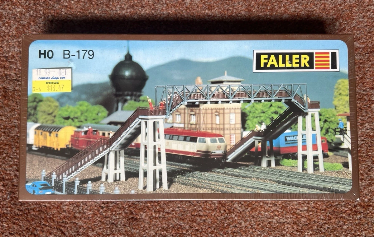 緑 ファーラー（FALLER） 歩道橋 Covered footbrigde ファーラー