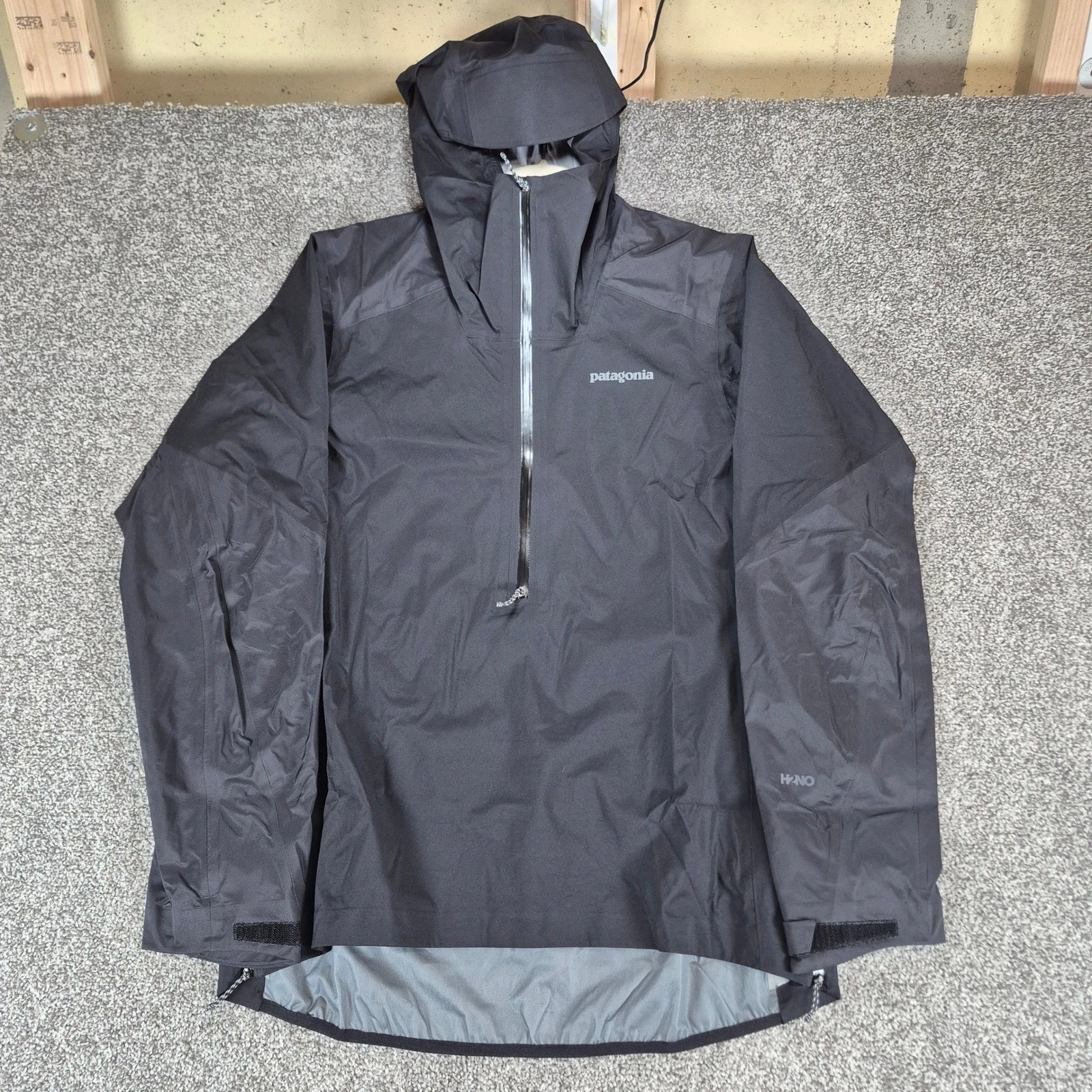 NWT Patagonia Dirt Roamer Storm Jacket Mens Medium Black Waterproof Shell
Opens in a new window or t