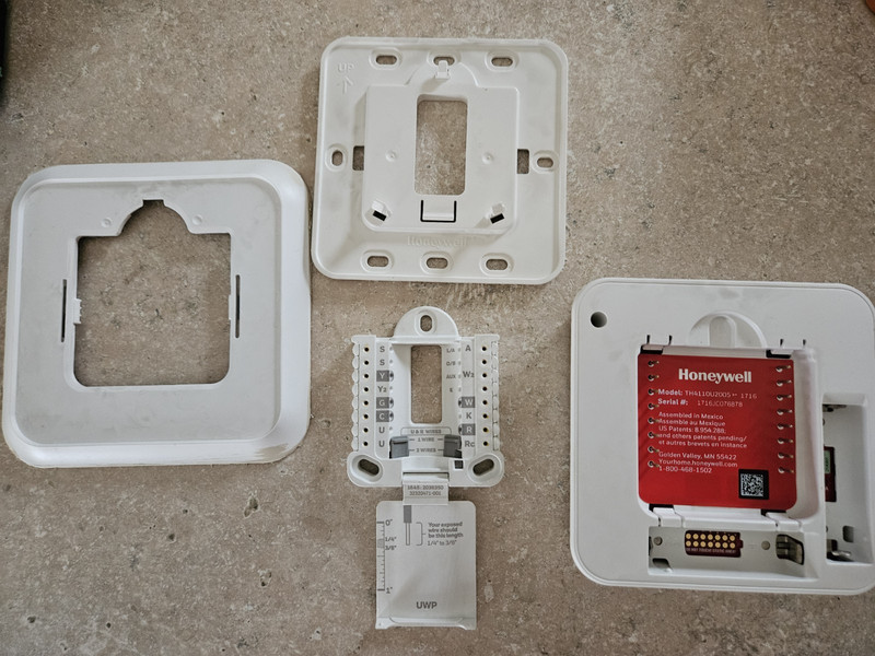 Used Honeywell Home T4 Pro Series Programmable Thermostat TH411OU2005