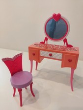 Mattel Mobilier Barbie coiffeuse avec miroir et chaise pour maison de poupée