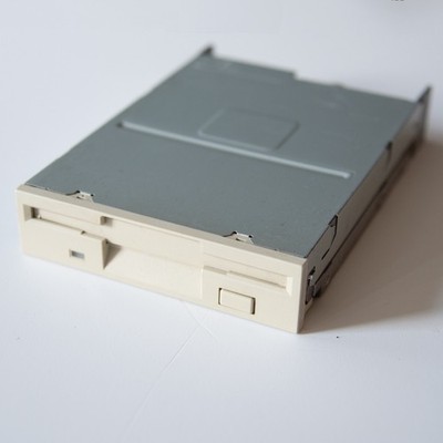 TEAC Floppy-Disc-Laufwerk 3,5'' IDE FD-235HF No. 193077A2-91 Diskettenlaufwerk
