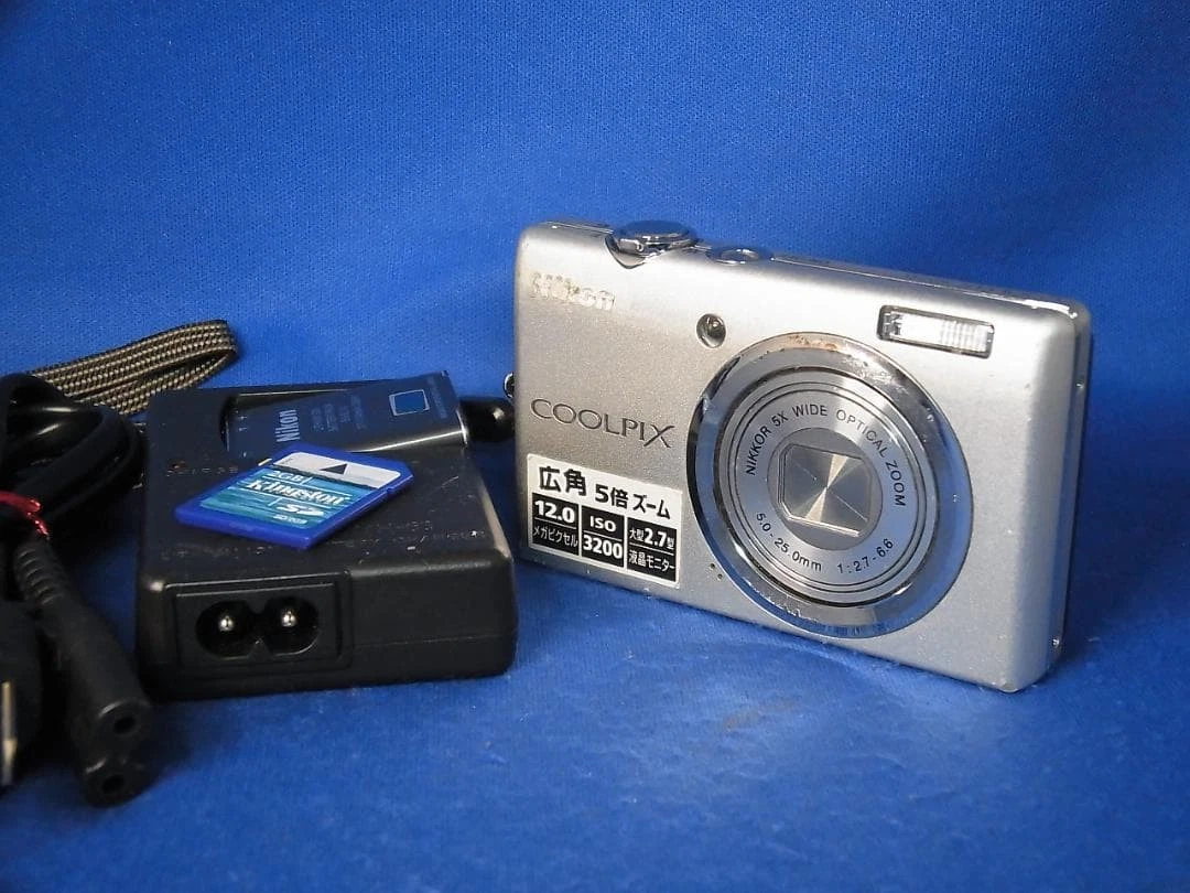 Preços baixos em Nikon COOLPIX Nikon Coolpix S570 Câmeras Digitais