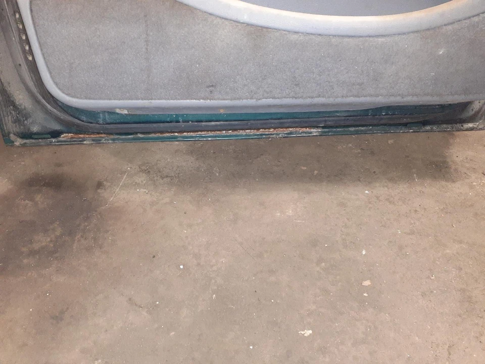 Used Front Left Door fits: 1995 Ford Windstar L. w/o keyless entry pad electric Foto 2 de 3