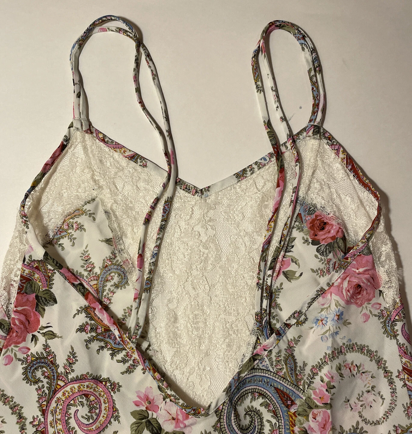 UNDERCOVER Camicia da notte vintage Victoria’s Secret Paisley Roses pizzo slip dress taglia P(S) usata in ottime condizioni!