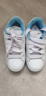 Schuhe mit rollen von der Marke Heelys