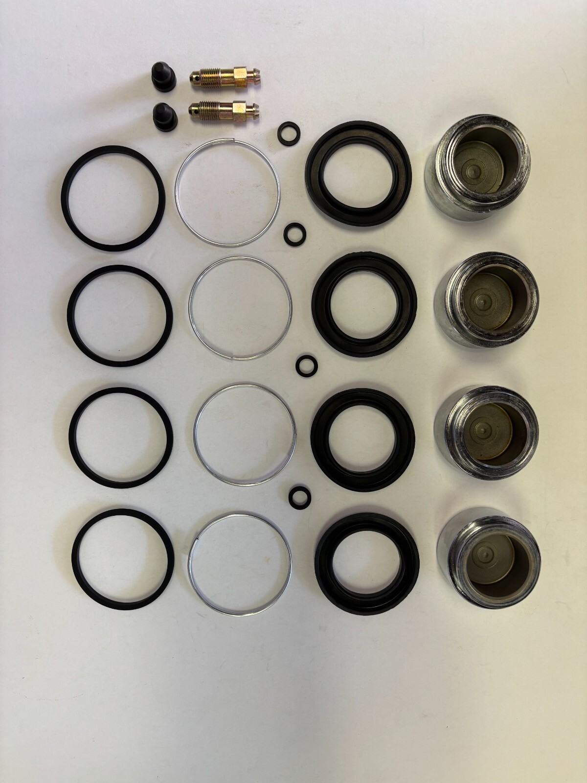 LOTUS EUROPA  1972-1975 FRONT BRAKE CALIPER SEAL KIT BOTH SIDES & Pistons