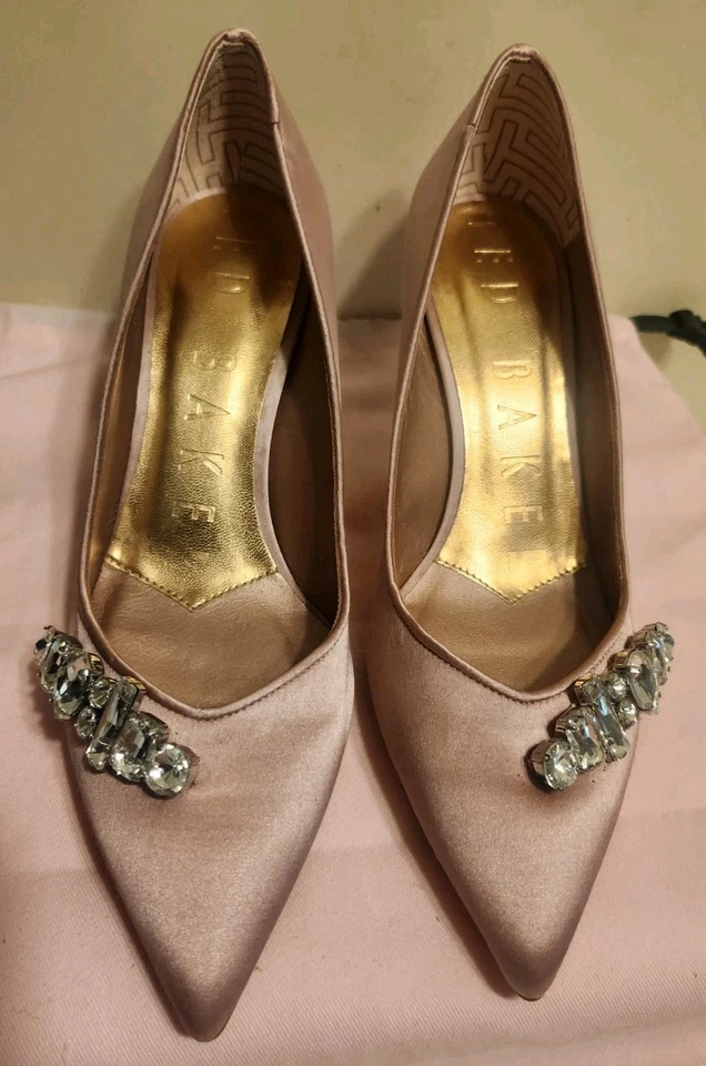 Nuevo Ted Baker "Sparkal" Rosa Cristal Satinado Joya Acentos Bombas Talla 6.5 Ret. $235 Foto 2 de 4