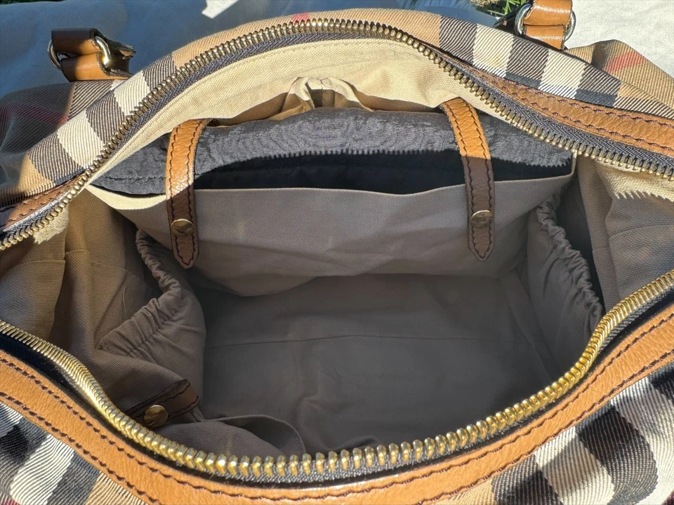 Burberry Nova Amerlia Diaper Bag w/extended strap, changing pad, dust bag - Image 4 of 4