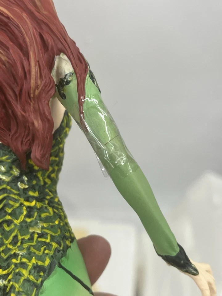 Batman & Robin Película Uma Thurman Hiedra Venenosa Estatua DC Comics 13’ Estatua Dañada Foto 4 de 4