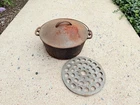 Wagner Ware Sidney O Cast Iron Round Roaster / Drip Drop Baster