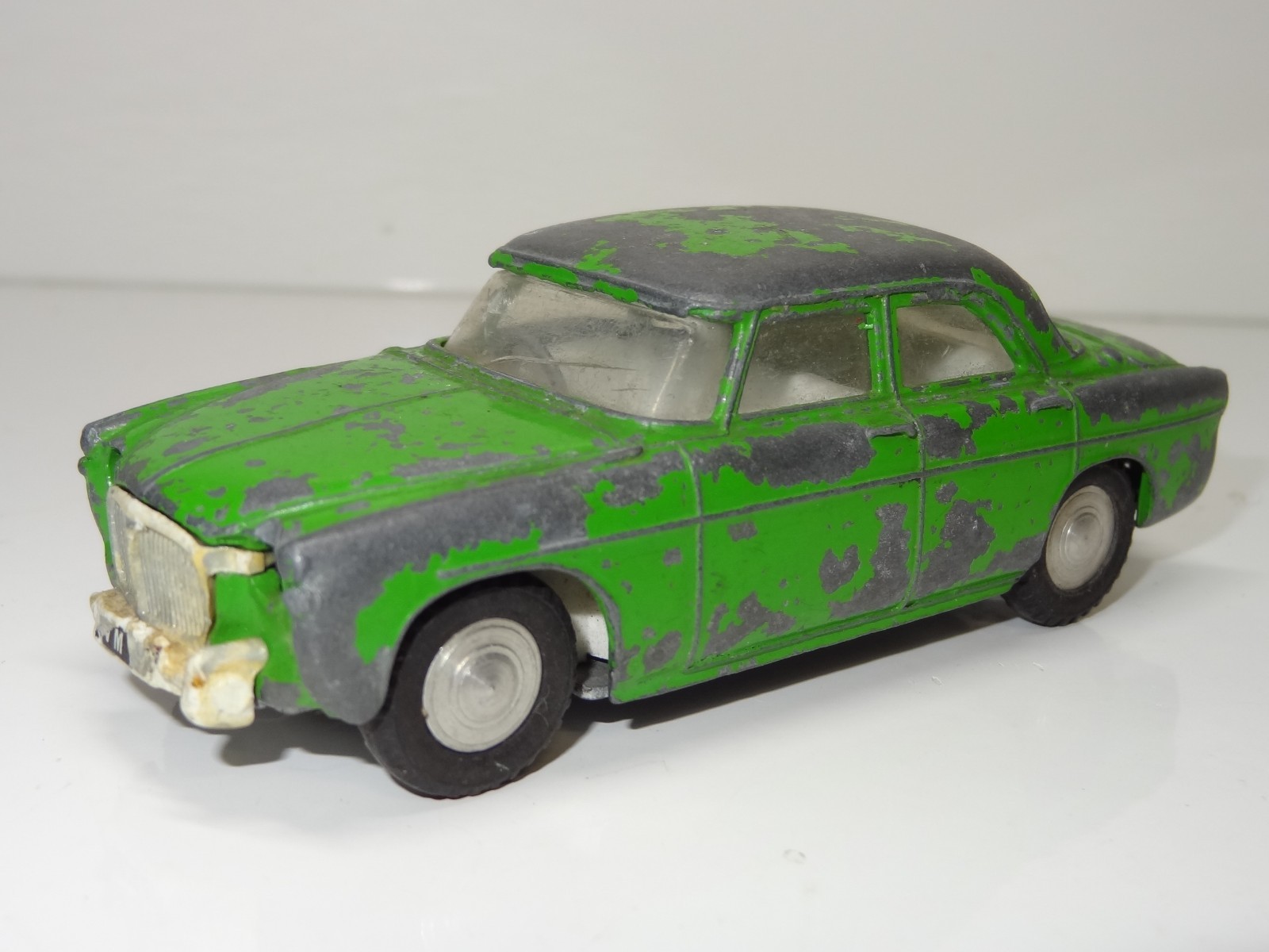 Spot-On 157sl, Rover 3 Litre with Lights - Free Price Guide & Review