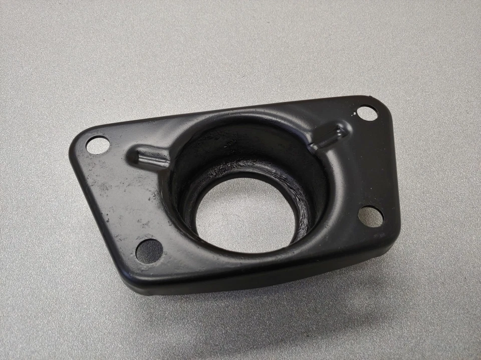 NICE USED ORIGINAL PORSCHE 911 912 912E 930 REAR SPRING PLATE BEARING COVER #2 - Imagem 3 de 4