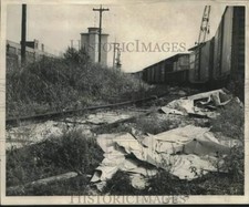 Foto de prensa 1969 basura a lo largo de las vías del ferrocarril New Orleans Belt en Julia Street