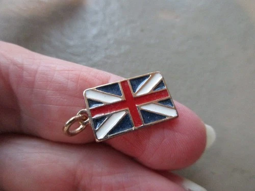 VINTAGE GOLD TONE ENAMEL GREAT BRITAIN UNION JACK UK ENGLAND  FLAG CHARM PENDANT