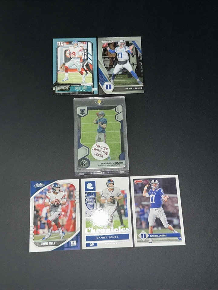 2019-23 Panini Daniel Jones Lot of Base/RC/Insert - Giants/Duke - Image 2 of 4