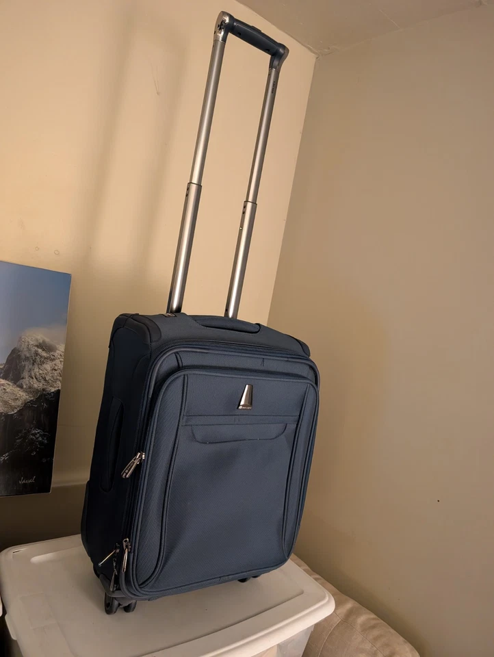 Delsey Helium X'pert Lite Personal Ultra Light 4 Wheel Spinner Tote - Image 4 of 4