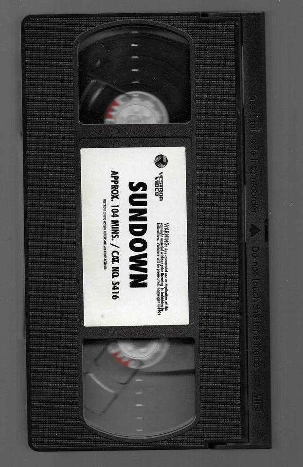 Sundown The Vampire in Retreat (VHS 1991) Vestron. VG+ Signed by David Carradine - Image 3 of 4