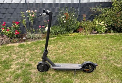E-Scooter Xiaomi Mi Electric 1S Elektroroller wenig gefahren Hartreifen
