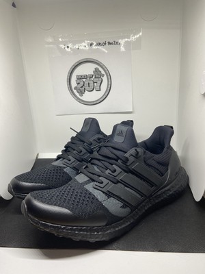 blackout ultra boost