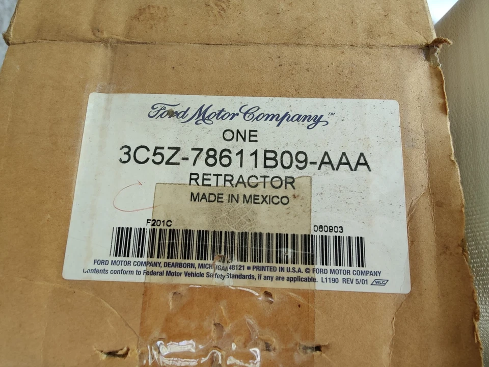 NOS OEM 2003-04 Lincoln Aviator Driver Side Seat Belt Assembly 3C5Z-78611B09-AAA Foto 2 de 2