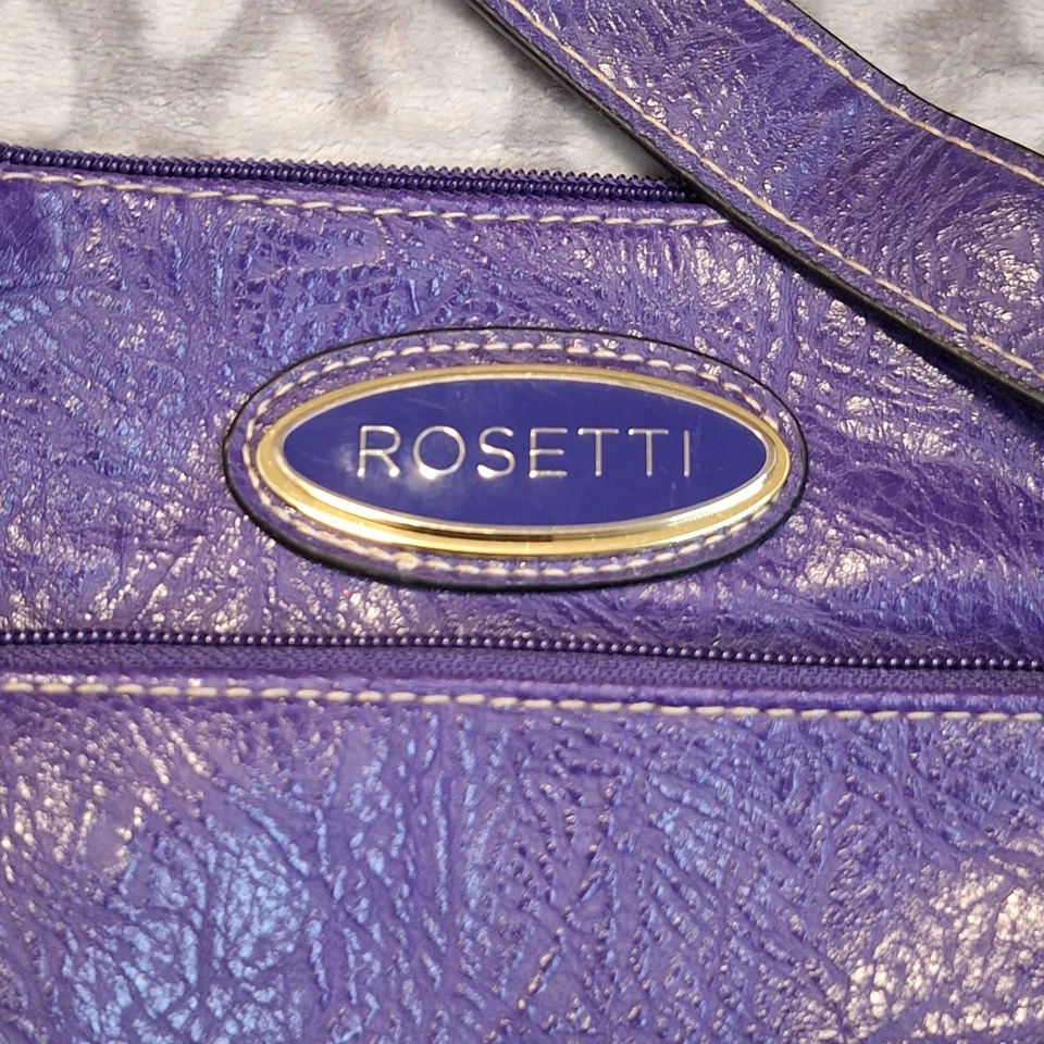 Bolsa de ombro Rosetti tiracolo roxa couro sintético bolsa feminina com vários bolsos nova com etiquetas - Imagem 2 de 4