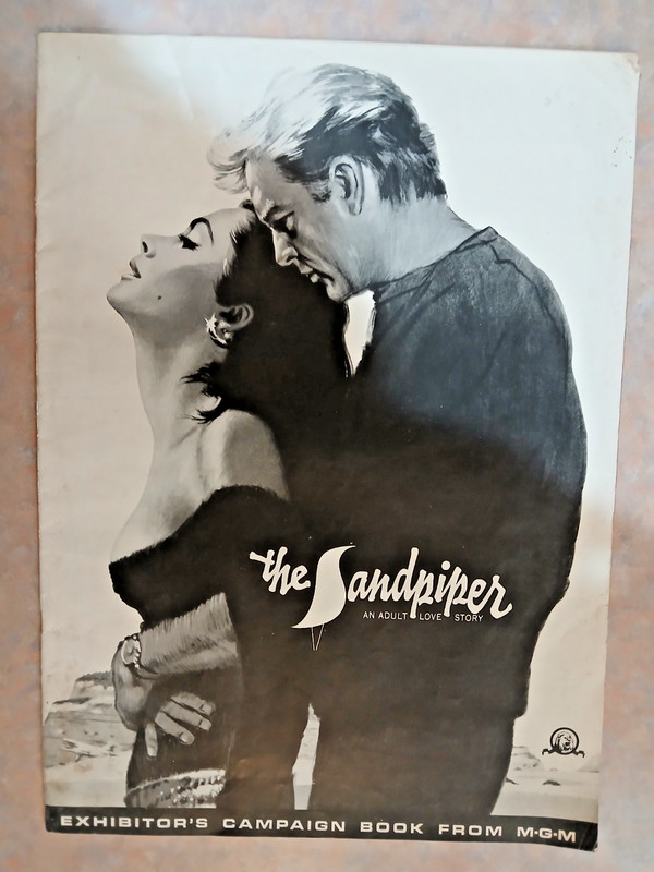 1965 THE SANDPIPER W/ RICHARD BURTON & ELIZABETH TAYLOR. - PRESSBOOK