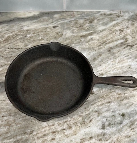Vintage Classic Cast Iron Double Spout Frying Pan 8.5"