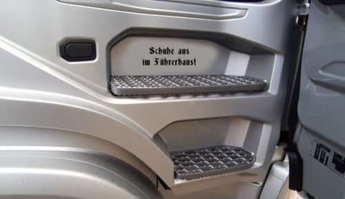 2 x  Schuhe aus im Führerhaus Aufkleber Sticker Volvo Scania Daf Mercedes LKW - Afbeelding 1 van 2