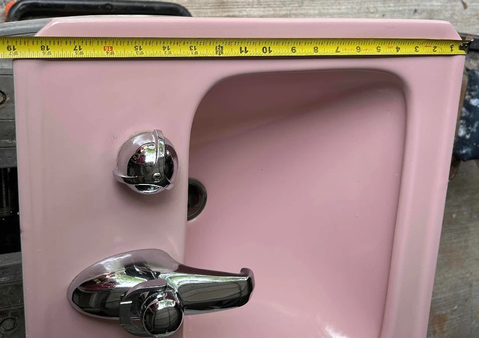 Fregadero de baño rosa grúa 1954 - Drop-In - perillas cromadas atómicas - ¡Esquinas cuadradas! Foto 3 de 4