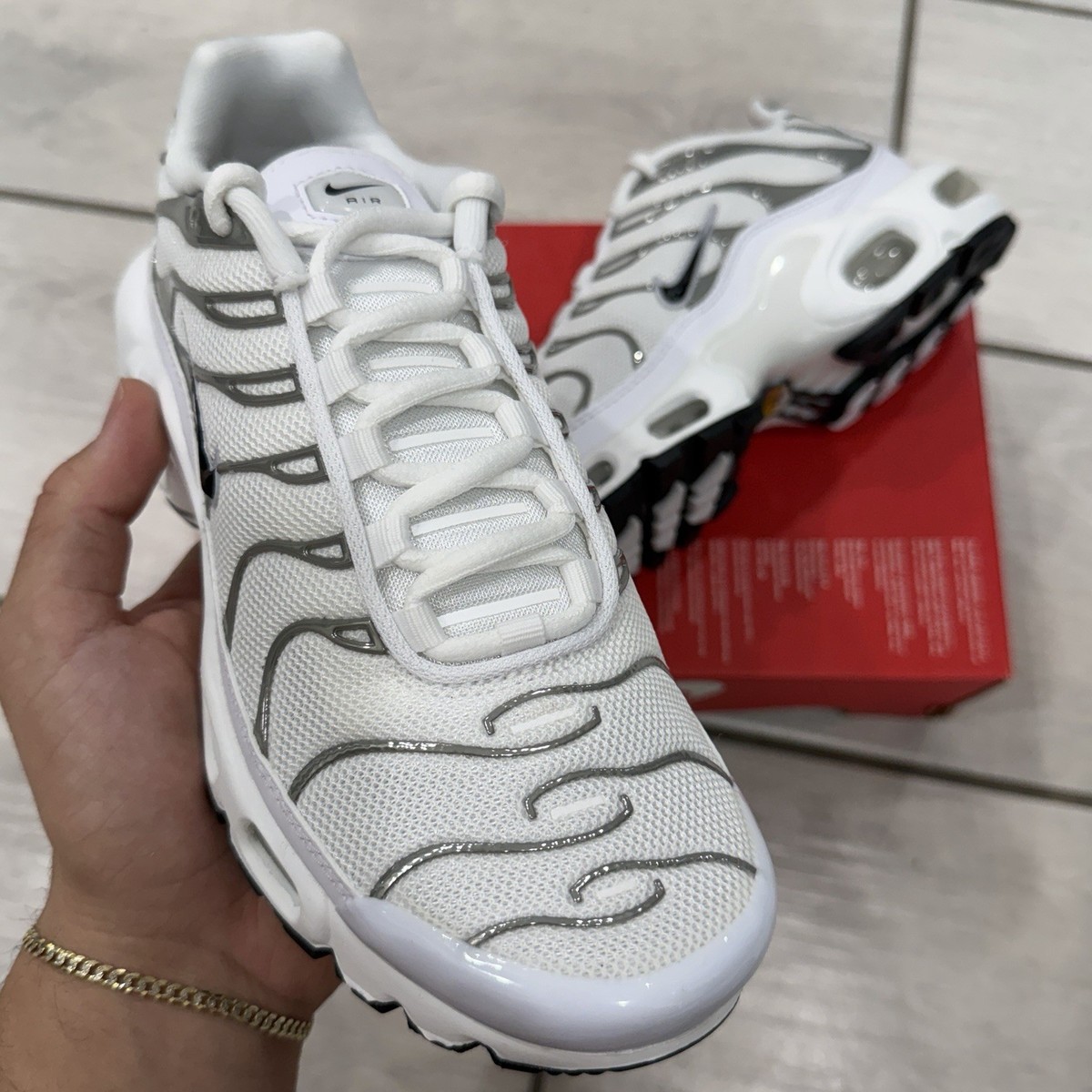 NIKE AIR MAX PLUS SE WHITE CHROME SILVER Size 6 HJ9743-100 | eBay