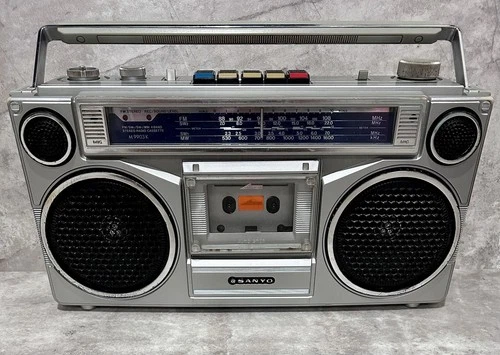 VINTAGE 80's Sanyo Boombox M9903K AM/FM Cassette Boombox Ghetto Blaster Working
