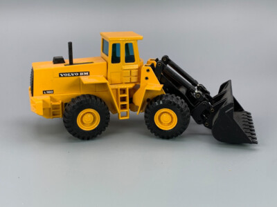 No83 ミニカー1/50 VOLVO FH4 Axle Ballasted 1:50 Volvo FH4 -- Mactrans Heavy Haulage -- Drake Truck Z01649