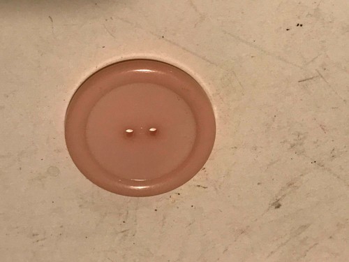 40 Pale Pink plastic Buttons 1/1/4" Two Holes Ideal for sewing scrapbooking NEW - 第 3/4 張圖片