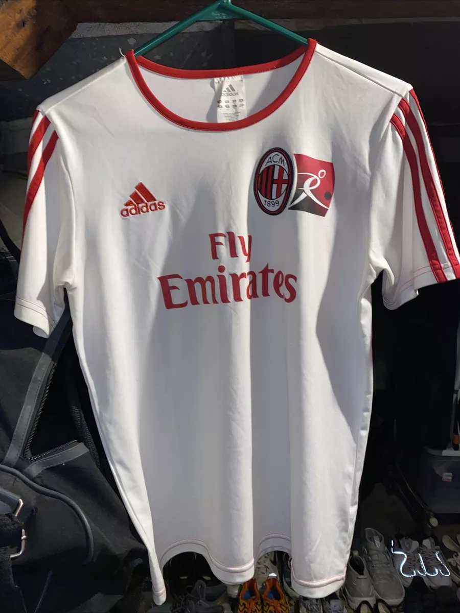 First pictures of the guys wearing the new Off-White attire : r/ACMilan