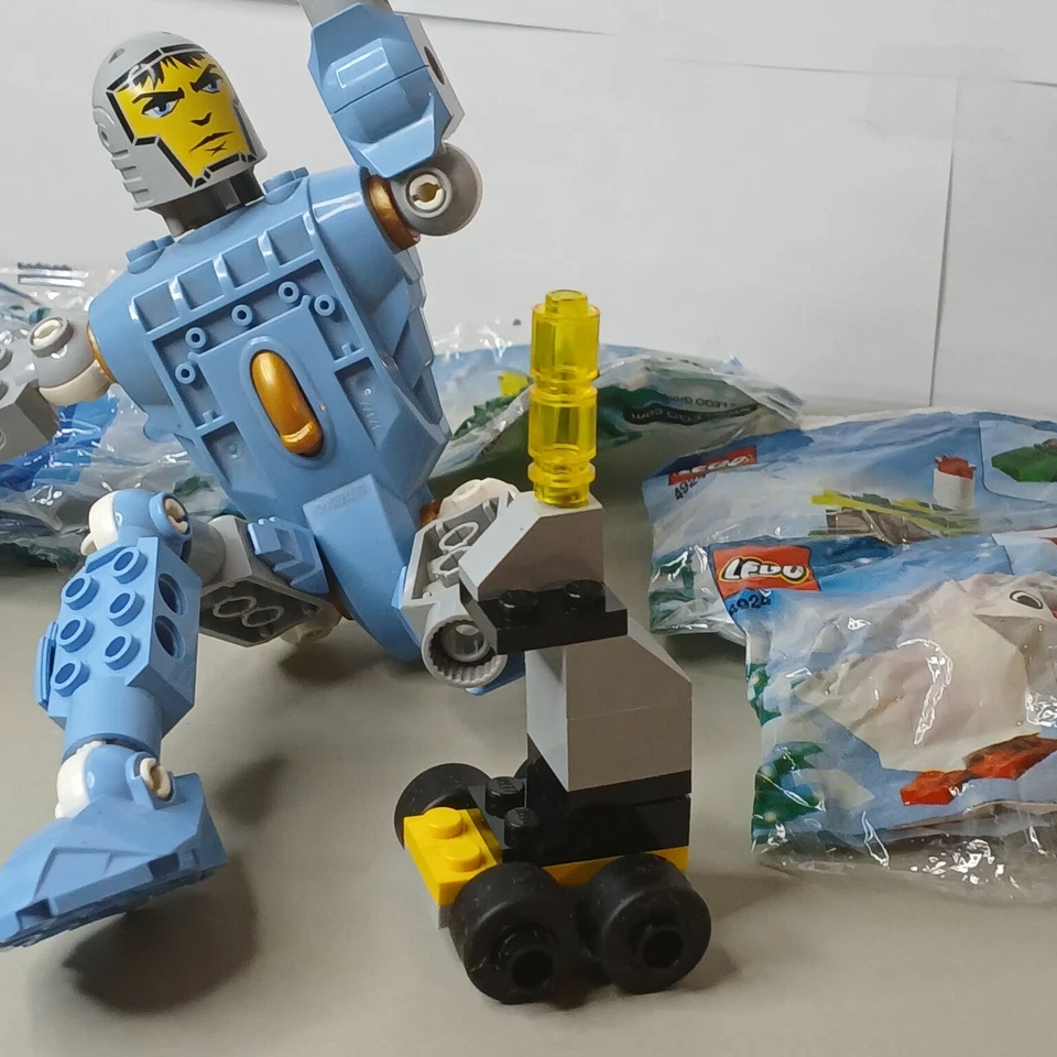 LEGO Retired 4924 Advent Calendar 2004 New In PolyBags Lot of 3 PLUS Misc Robot - Image 3 of 4