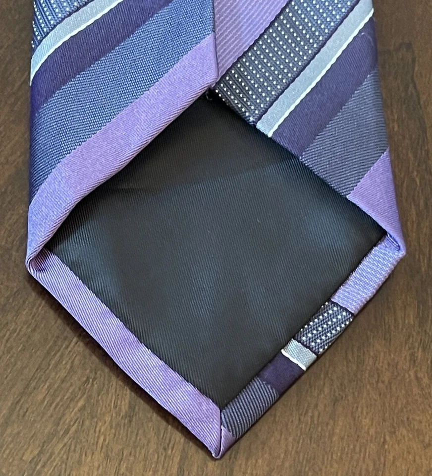 Kenneth Cole Reaction Purple 100% Silk Men’s Neck Tie Made In China - Image 2 of 4