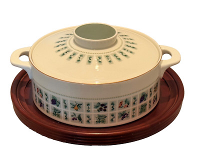 Royal Doulton TAPESTRY. Covered Vegetable Dish. Loop handles. 1966-1988