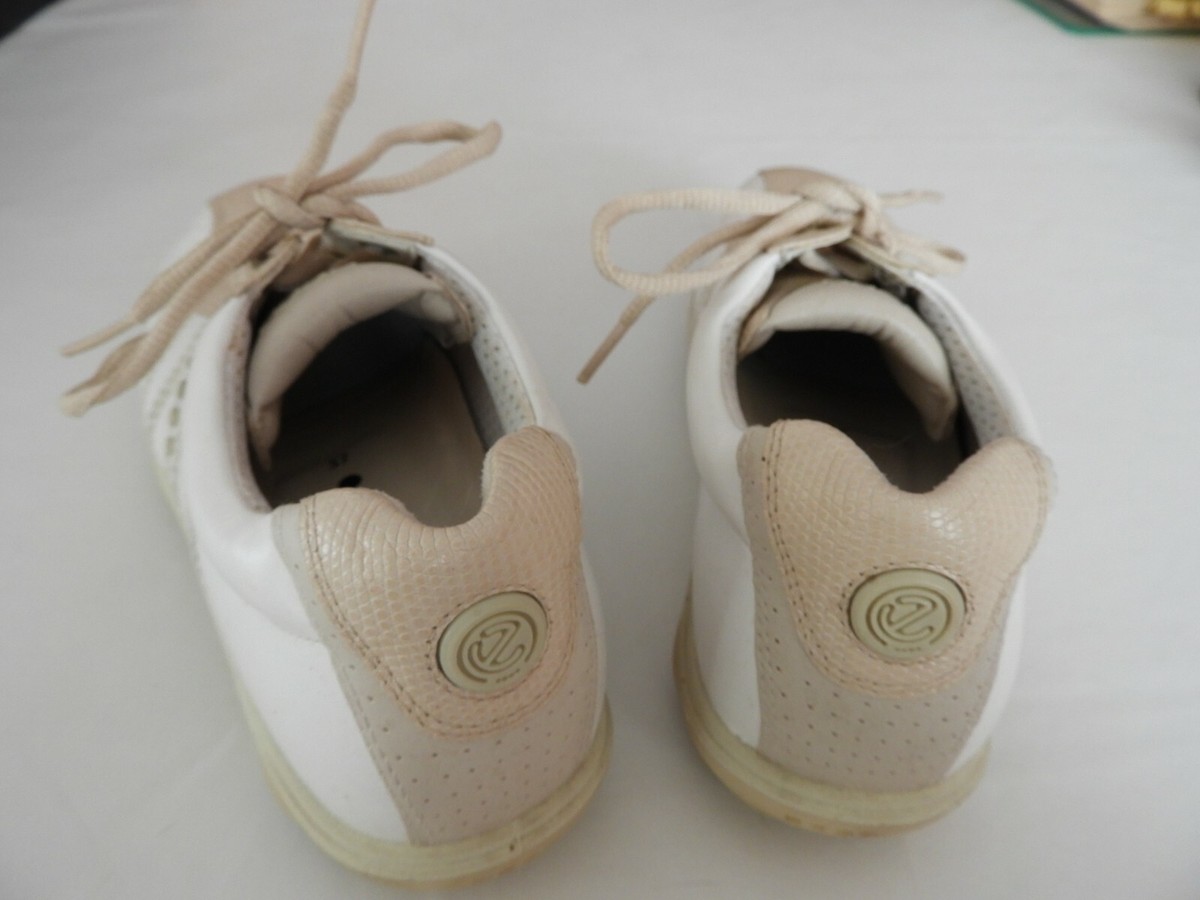 ECCO ゴルフシューズ レディース　EUサイズ37 Women's Ecco Golf Shoes Size 7 EU 37 Soft Cleats Spikes White