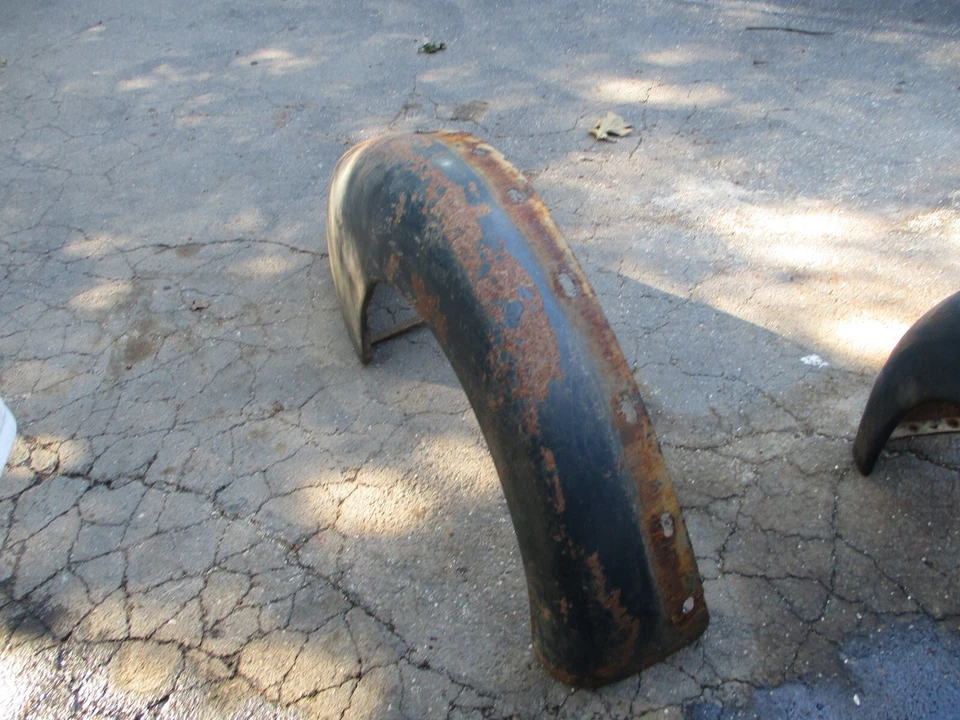 1936 Cadillac Fleetwood 5 Passenger Town Sedan Right Rear Fender 36-7539  JP - Image 4 of 4