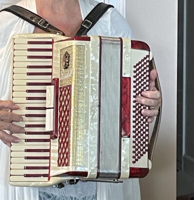 Beautiful Italy Scandalli Red and Pearl Accordion Nice Working 41