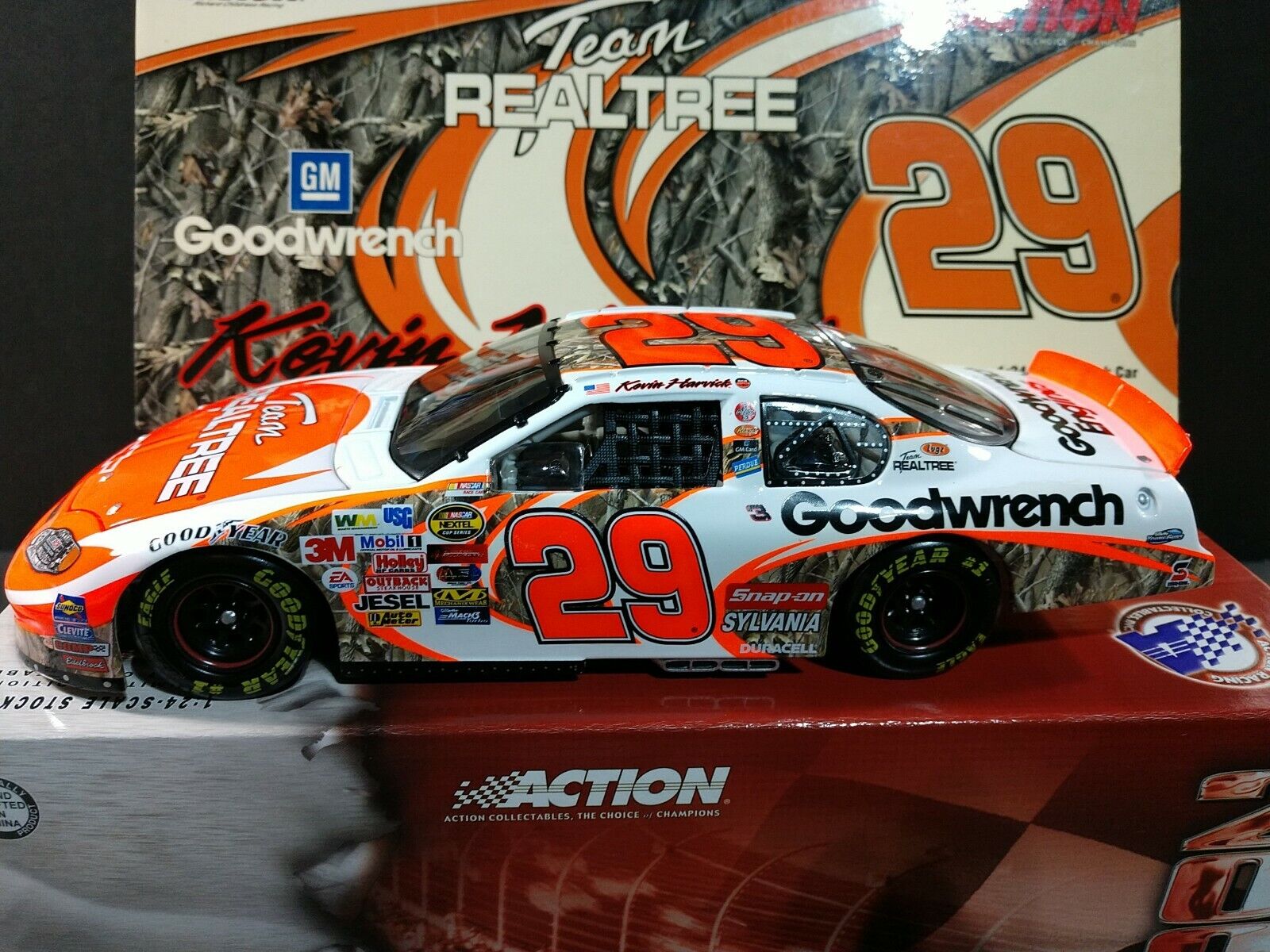 Kevin Harvick #29 GM GOODWRENCH / REALTREE 2004 Monte Carlo 1:24