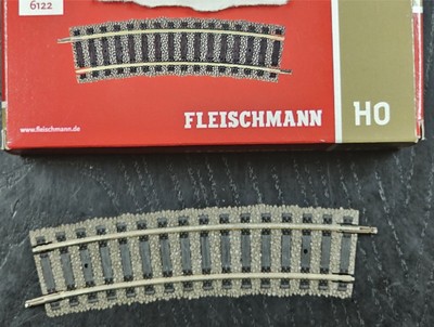 Modellismo Ferroviario - FLEISCHMANN 6138 binario dritto curvo di compensazione raggio 647 mm 18° - 1/87 Modellismo Ferroviario - FLEISCHMANN 6138 binario dritto curvo di compensazione raggio 647 mm 18° - 1/87