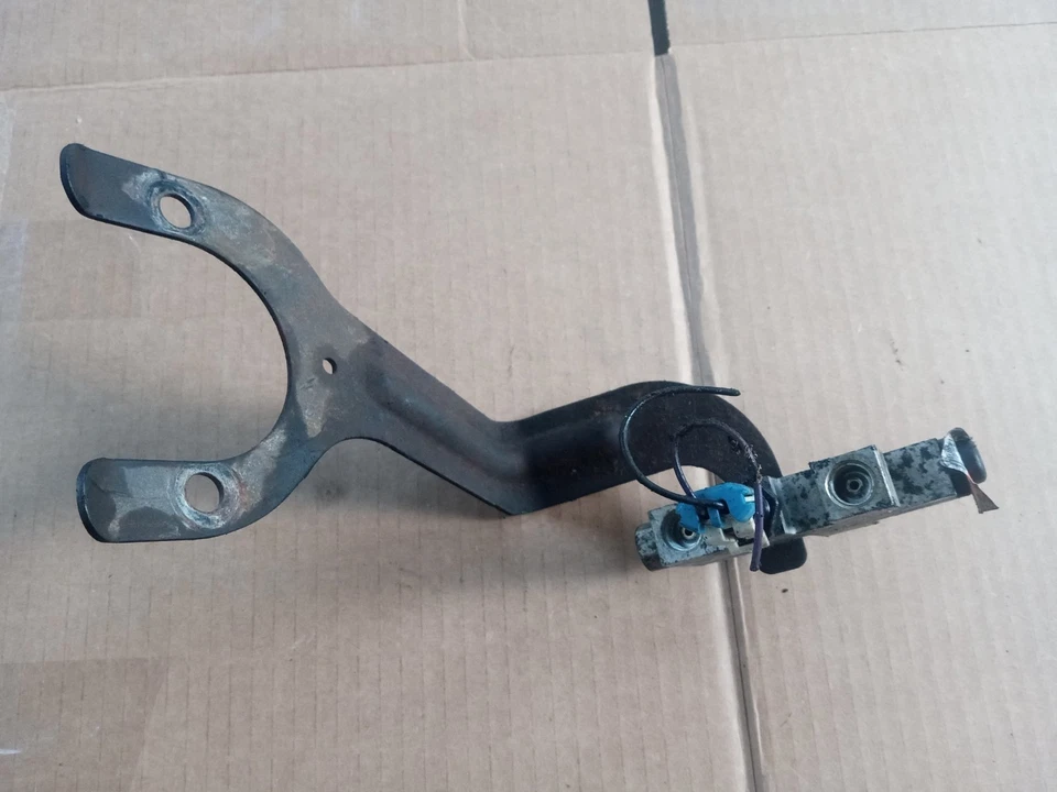 Chevrolet Suburban Tahoe 2004 2005 soporte de válvula de dosificación de frenos OEM Foto 2 de 4