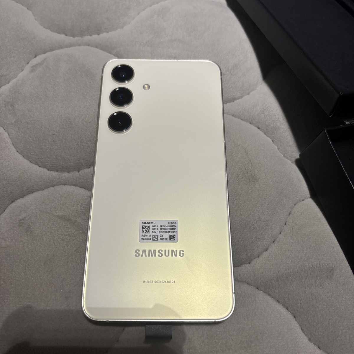 Samsung Galaxy S24 - 128 GB - Amber Yellow (Unlocked) for sale