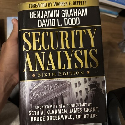 Security Analysis: Sixth Edition, Foreword by Warren Buffett by David Dodd and 