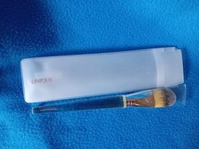 "CLINIQUE" FOUNDATION BRUSH.FLAT TAPERED DESIGN.NEW IN POUCH.