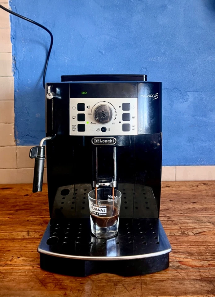 DeLonghi Magnifica S ECAM 22.110.B, foto 3 di 5