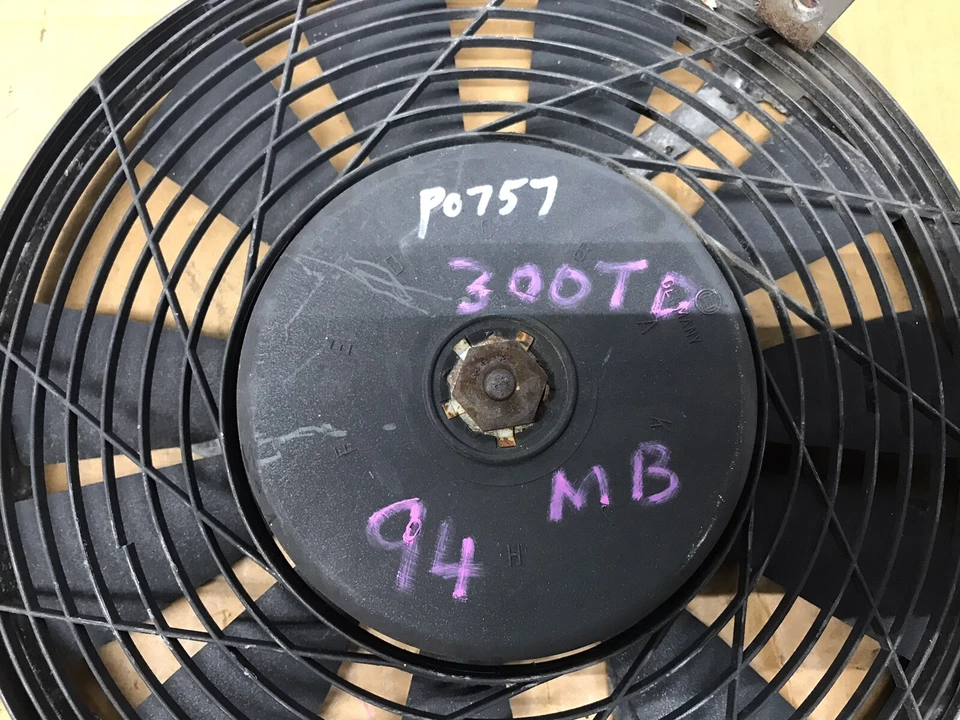 MERCEDES BENZ 300D 300TD 190E 300CD 1976-1985 RADIADOR VENTILADOR DE REFRIGERACIÓN Y MOTOR Foto 3 de 4